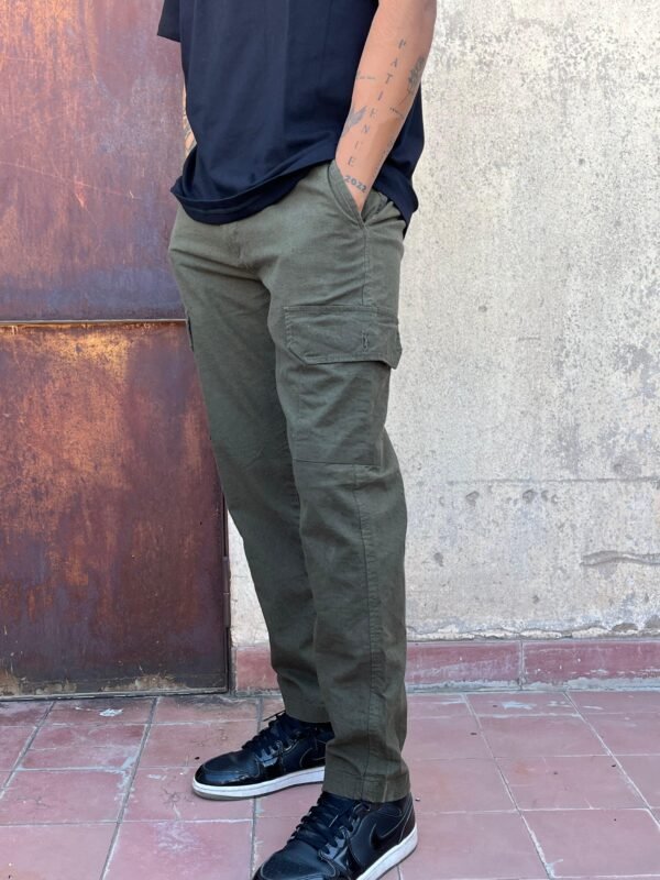 Pantalón cargo lino - Image 2